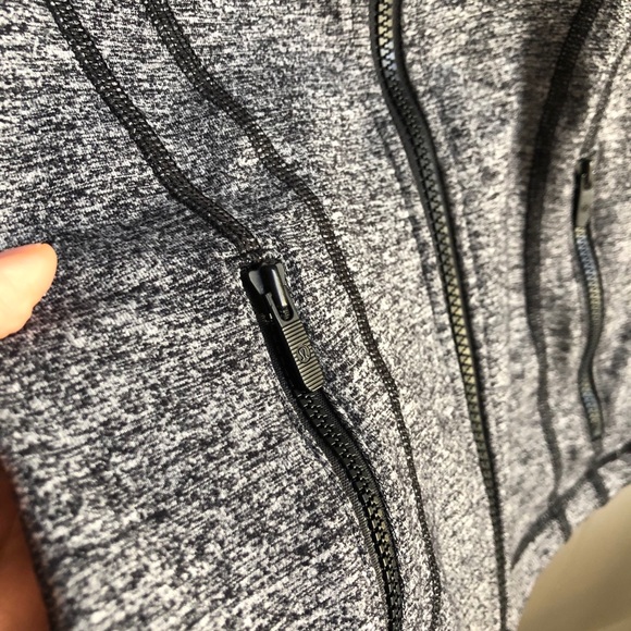 Lululemon define jacket size 4 - Picture 6 of 9
